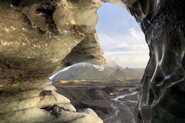 Gruta de gelo do glaciar Kötlujökull